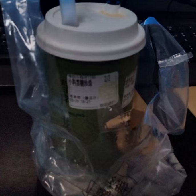 奶奶茶真好喝满屋都是奶茶香味