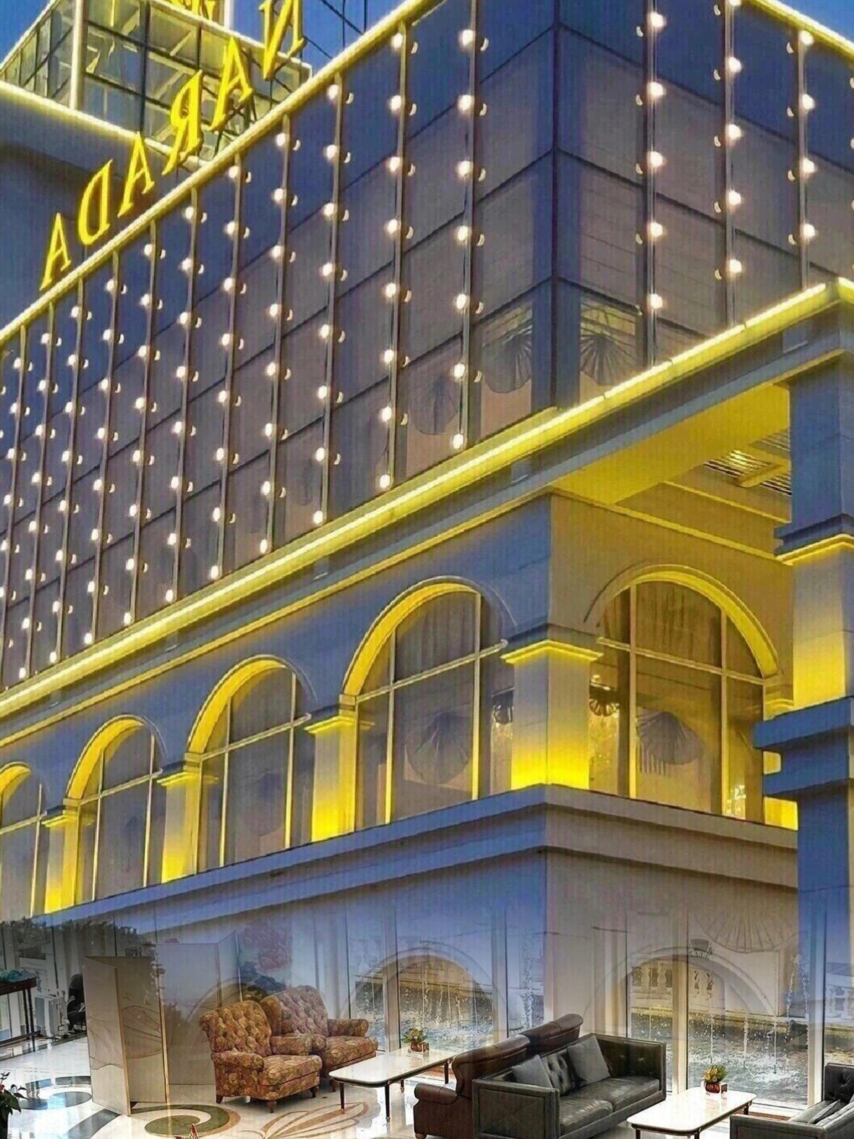 😛 上海老洋房酒店，都市里的绿野仙踪☘️ 饭店的正门是真不起眼，夹杂在现代楼宇之中，走进院门，一栋三