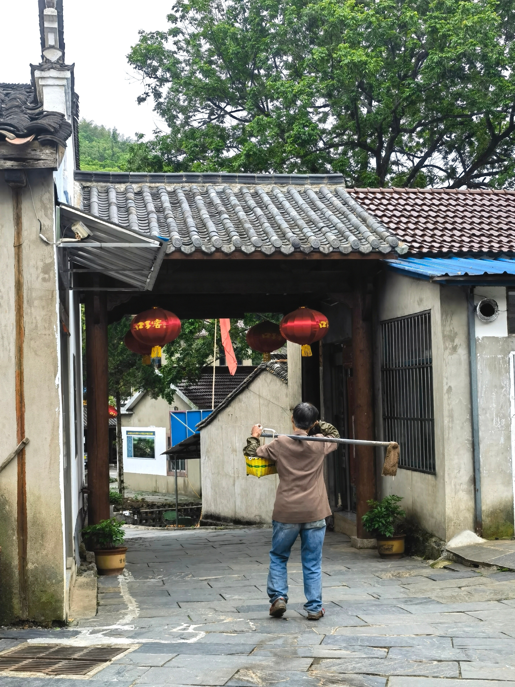 龙潭肖村，铜陵较偏远的古村，浙江卫视《漂亮房子》节目组，曾携男神吴彦祖在村里参与设计、修缮、建造过一