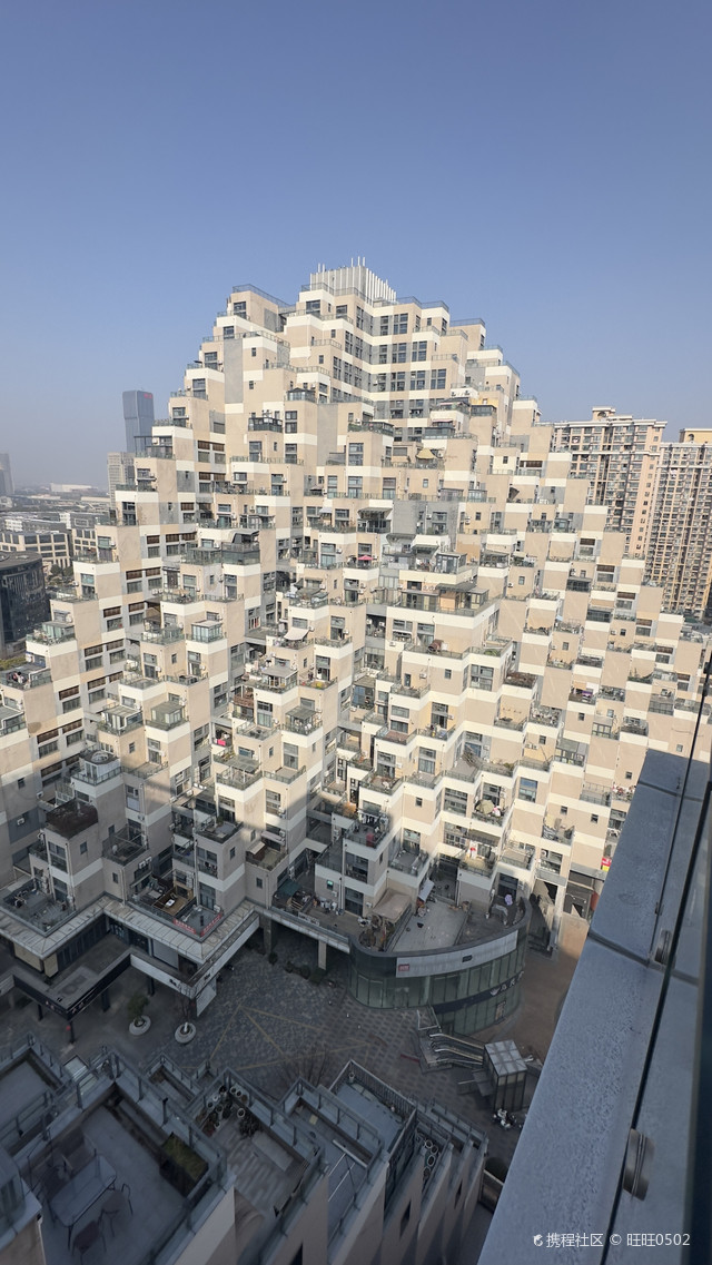 打卡人气建筑 #朋友圈被问爆的地方 
昆山金字塔楼,独特造型冲击视野