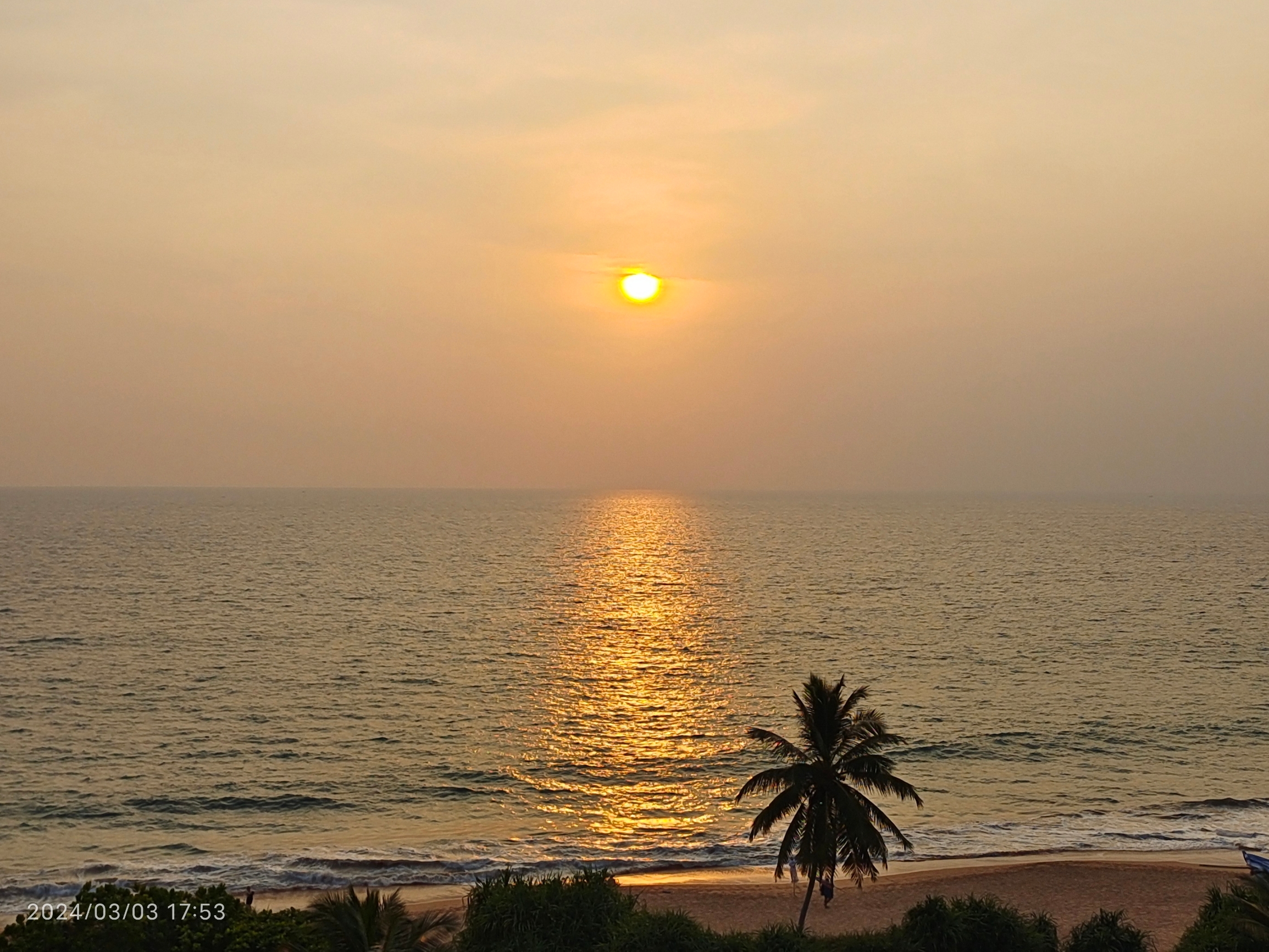 斯里兰卡印度洋海滩的日落