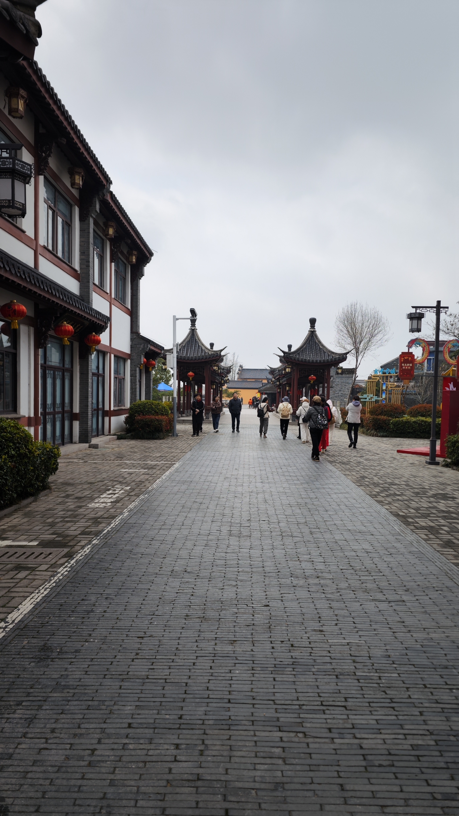 安丰古镇，位于江苏省东台市境内，是一座充满历史底蕴和文化韵味的古镇。它成陆于新石器时代，初属吴越分野