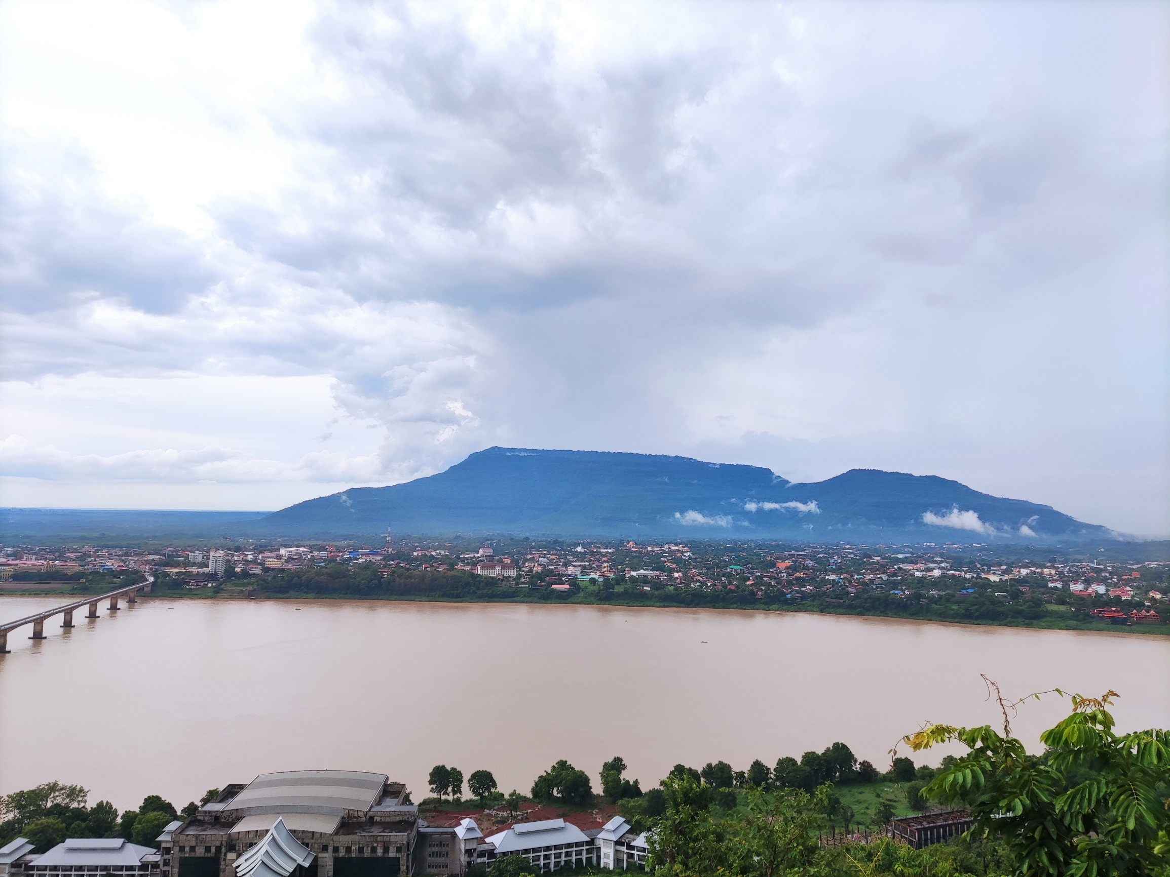 老挝第三大城市，巴色周边圣山，无意中到达
