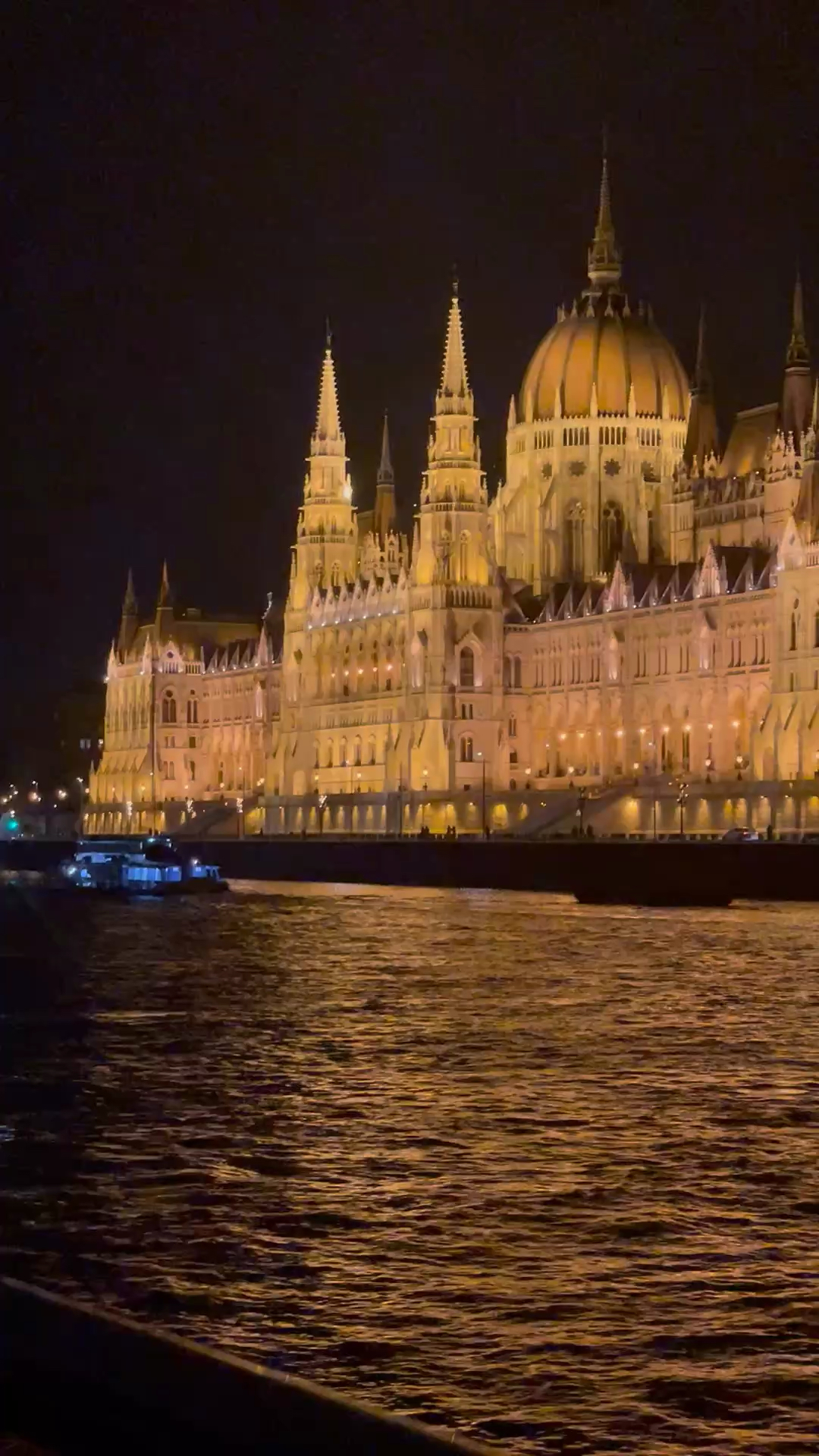 布达佩斯·多瑙河的夜景真的很美