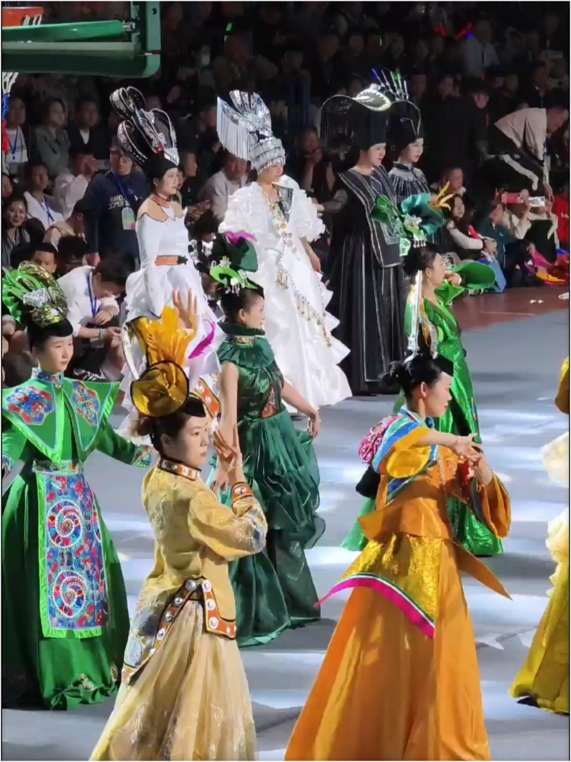 带你感受一下，来自贵州村BA非遗民族服饰时装秀的有多震撼！