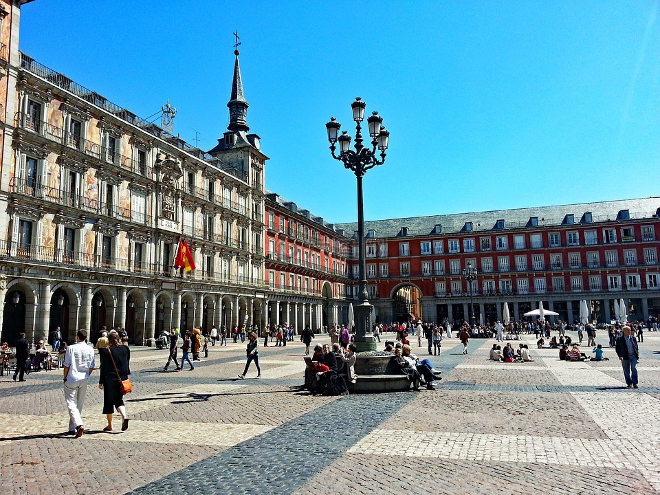 冬季欧洲游首选—西班牙🇪🇸 冬天去欧洲已经很冷了？ No！ 去西班牙广场上晒晒太阳吧~ 去欧洲大陆最