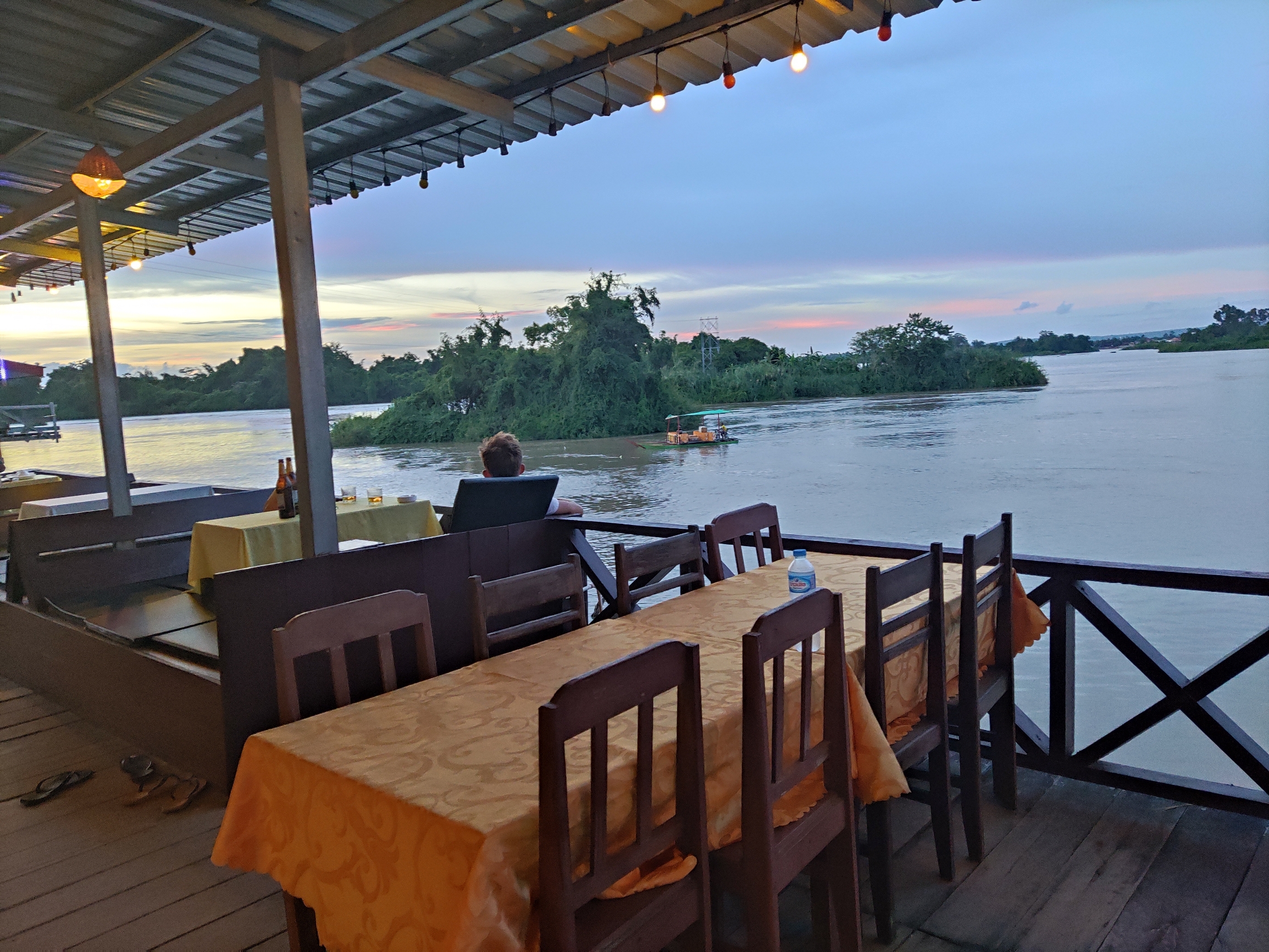 四千美岛的简单生活和美食与湄公河风光