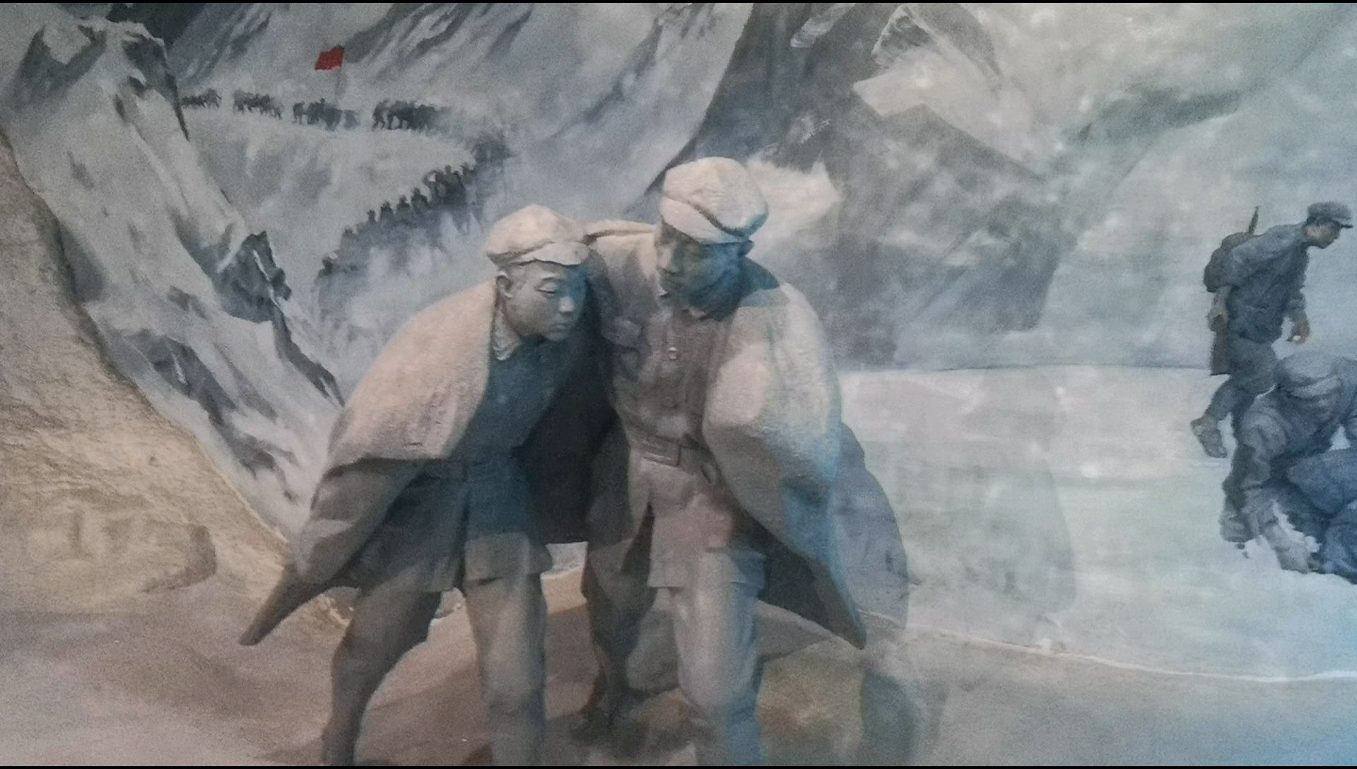 红军不怕远征难，万水千山只等闲。