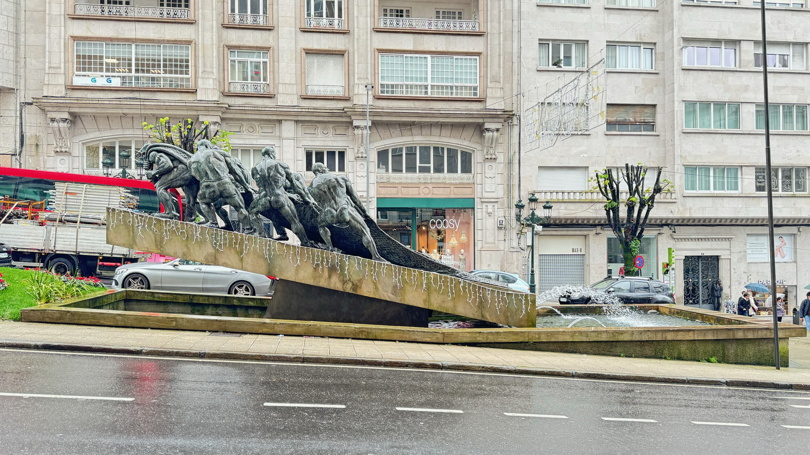 维戈最引人注目的雕塑 海上工人纪念碑Monumento ao