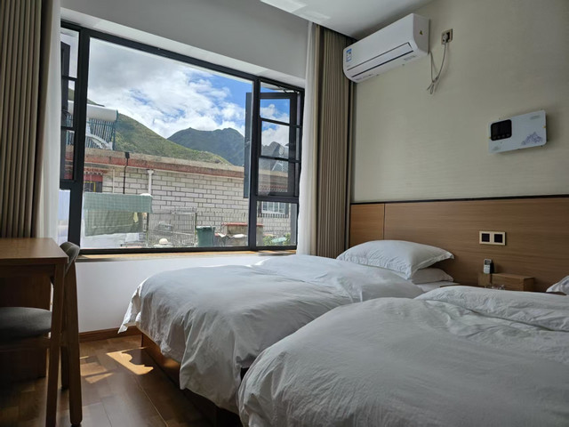 虽然我们不是大酒店.但是我们有充满阳光和故事的小院