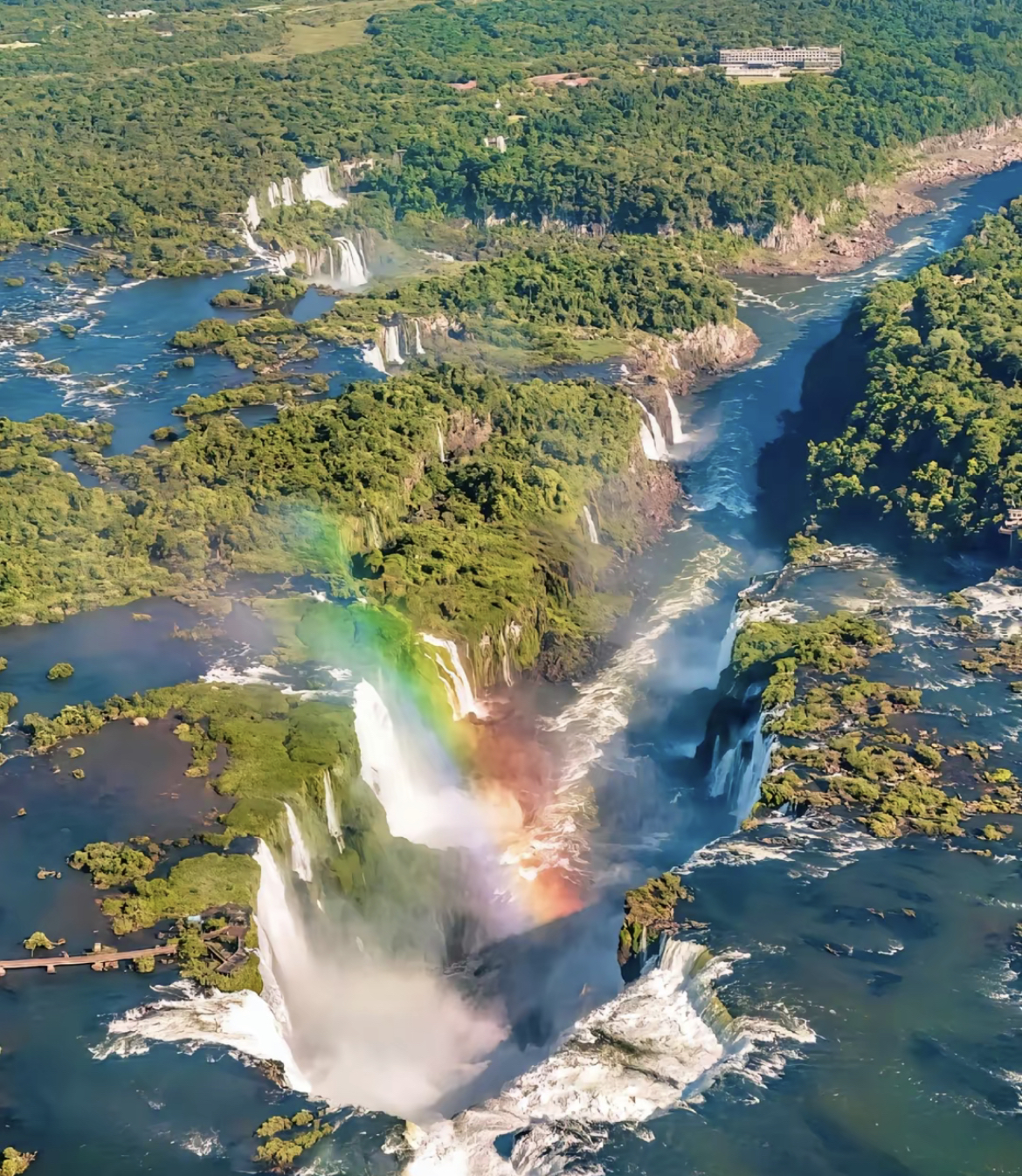 伊瓜苏瀑布：大自然的壮丽