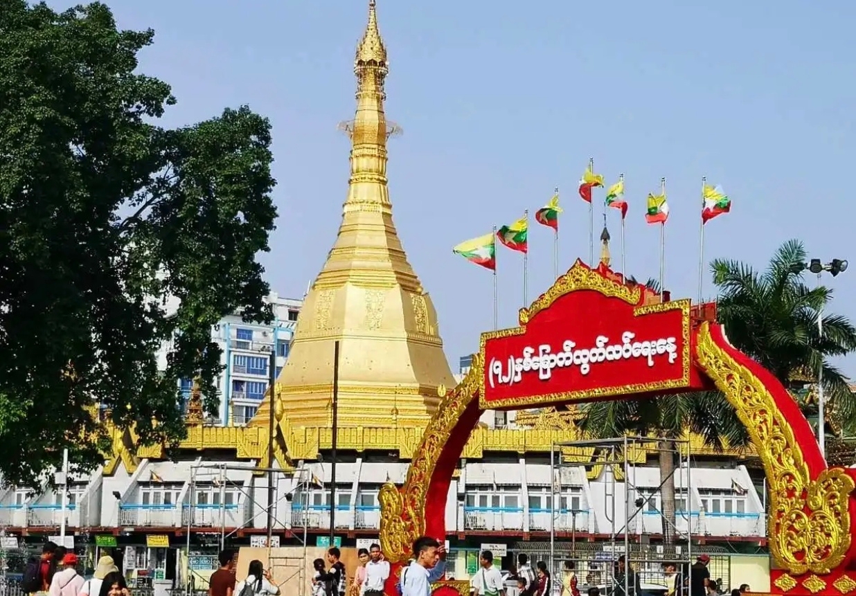 曼德勒（Mandalay），是缅甸第二大城市，位于缅甸中南部的内陆，是几个古代王朝曾经建都的地方（如