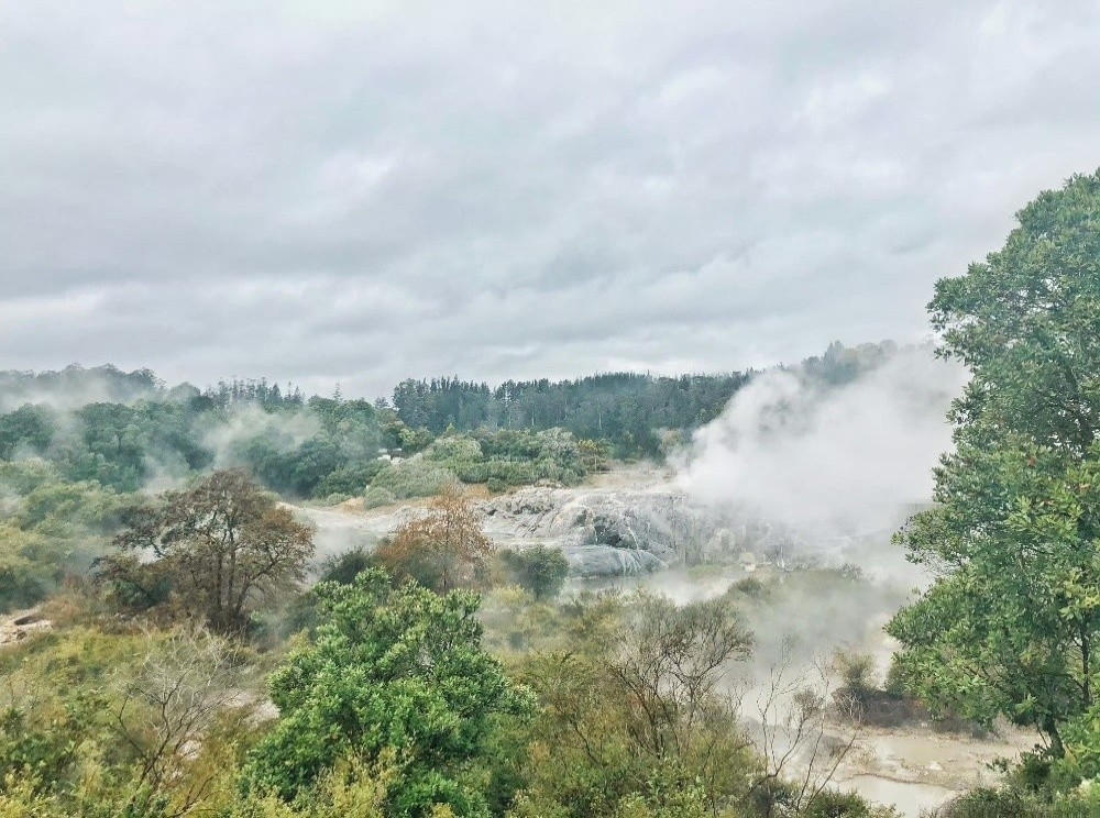 新西兰这个景点终日烟雾缭绕，被称为白云的故乡