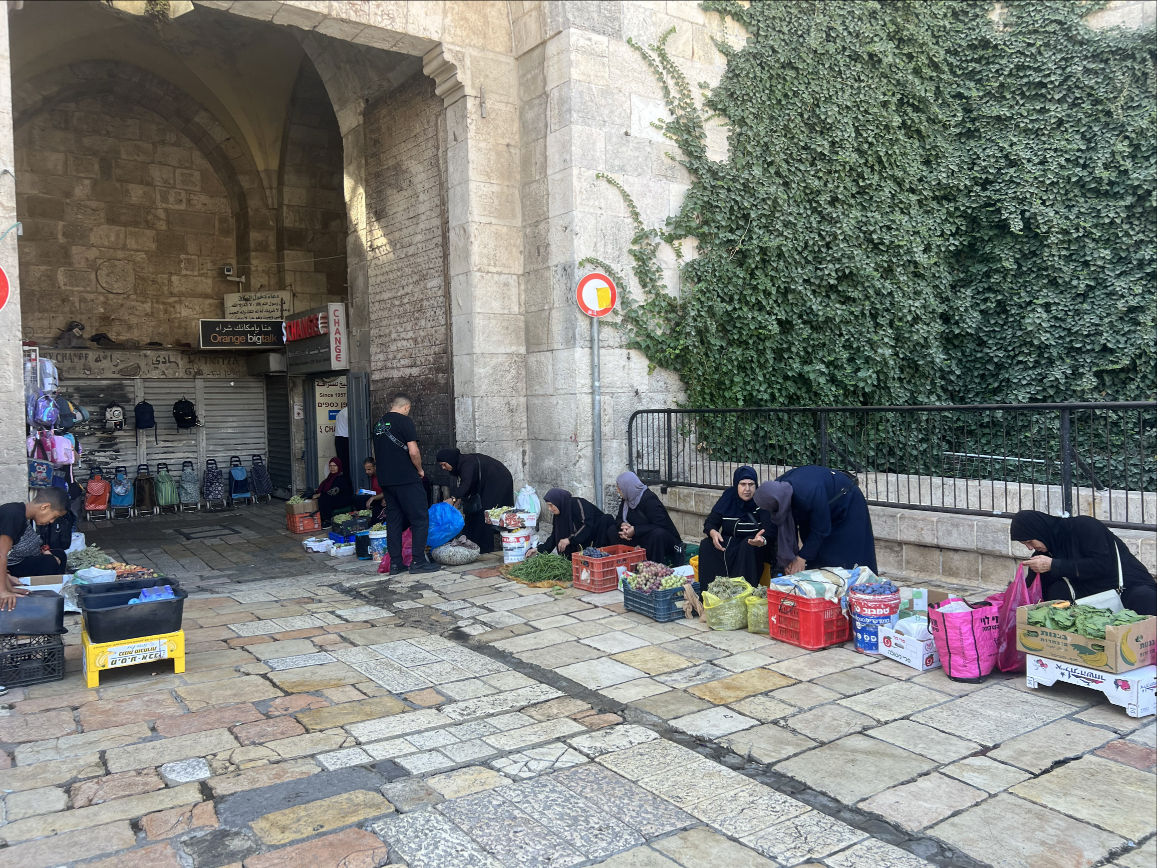 看着很普通的一张照片，实际这个是耶路撒冷最著名的大马士革门。