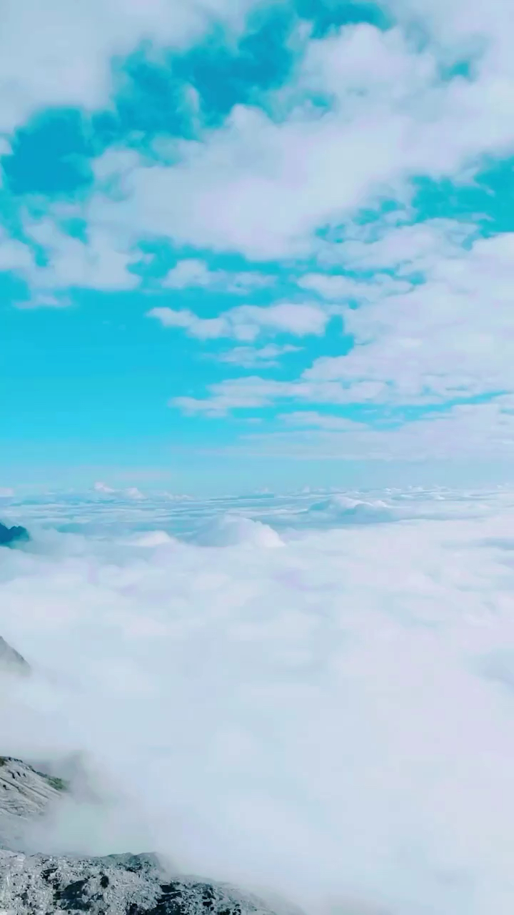 玉龙雪山与蓝月谷的完美组合展现了云南大自然的神奇魅力