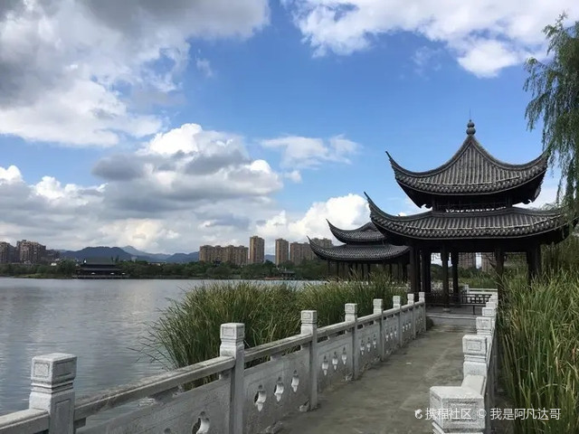 灵湖位于浙江临海