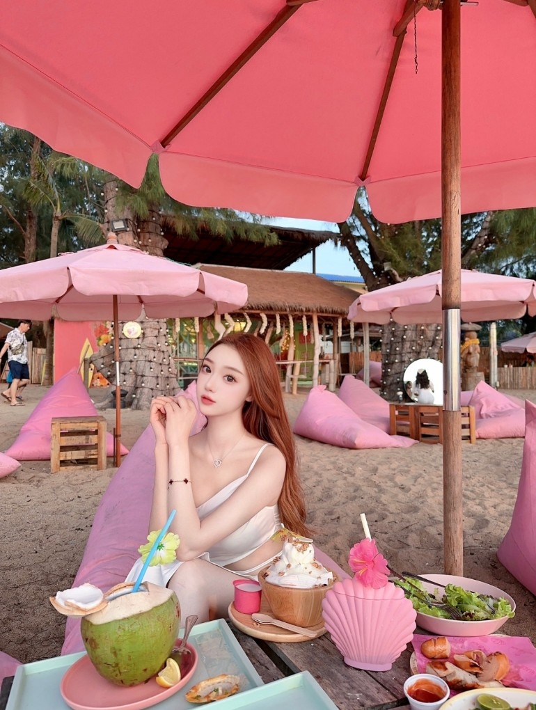 泰国🇹🇭梦幻少女粉红海滩🏖