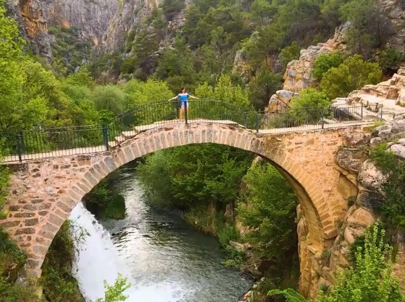 探秘世界自然桥：壮丽景色的震撼之旅