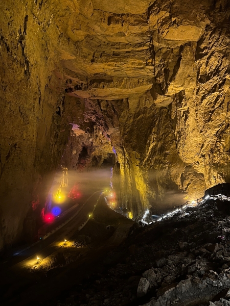 腾龙洞土家地坑吊锅餐厅图片