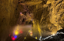 腾龙洞土家地坑吊锅餐厅图片