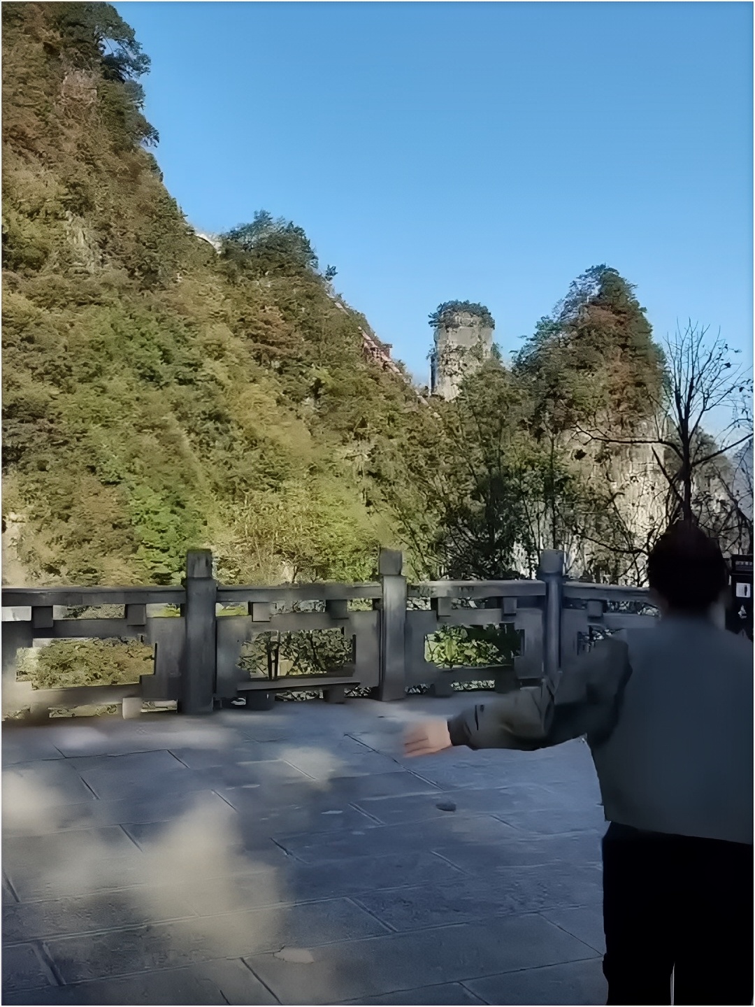 探秘柴埠溪大峡谷:壮美自然奇观引人入胜柴埠溪大峡谷，位于湖北省宜昌市境内，是一处让人心驰神往的自然奇