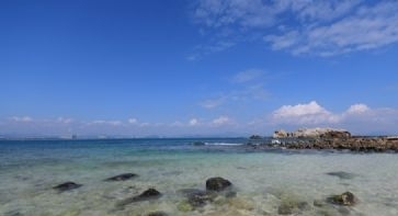 伊夫岛是马赛最小的岛，小岛300米长，180米宽。起初，这个小岛一直无人居住，国王法兰西斯一世在15