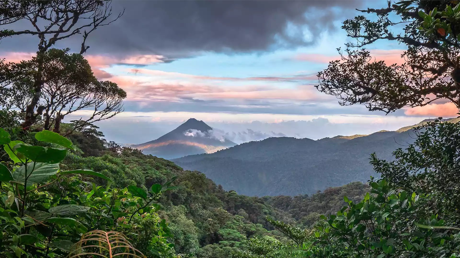 阿雷纳尔火山