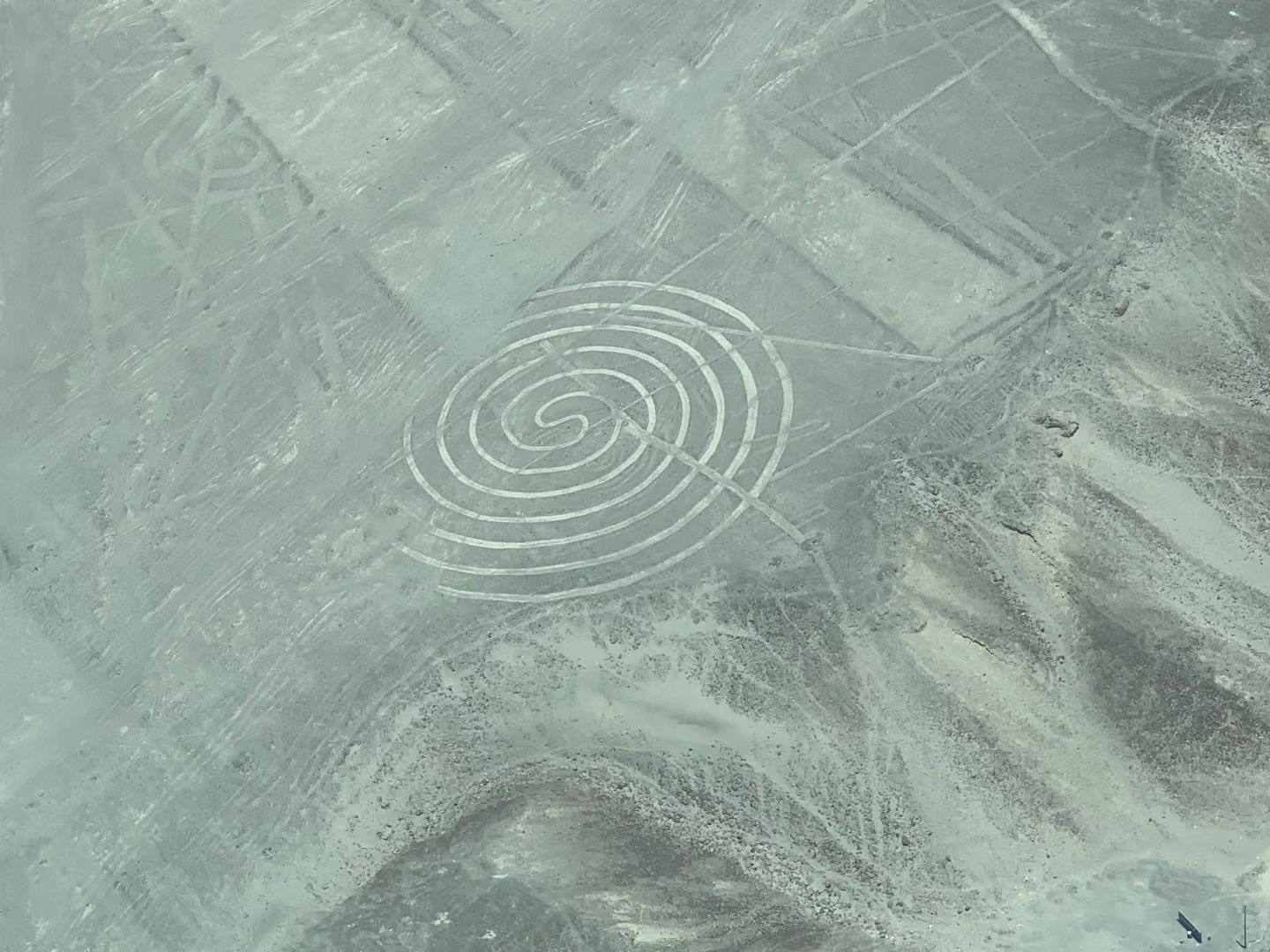 Nazca Lines （纳斯卡线条）是世界考古之谜，由800 多条直线，200个几何图型，70多幅
