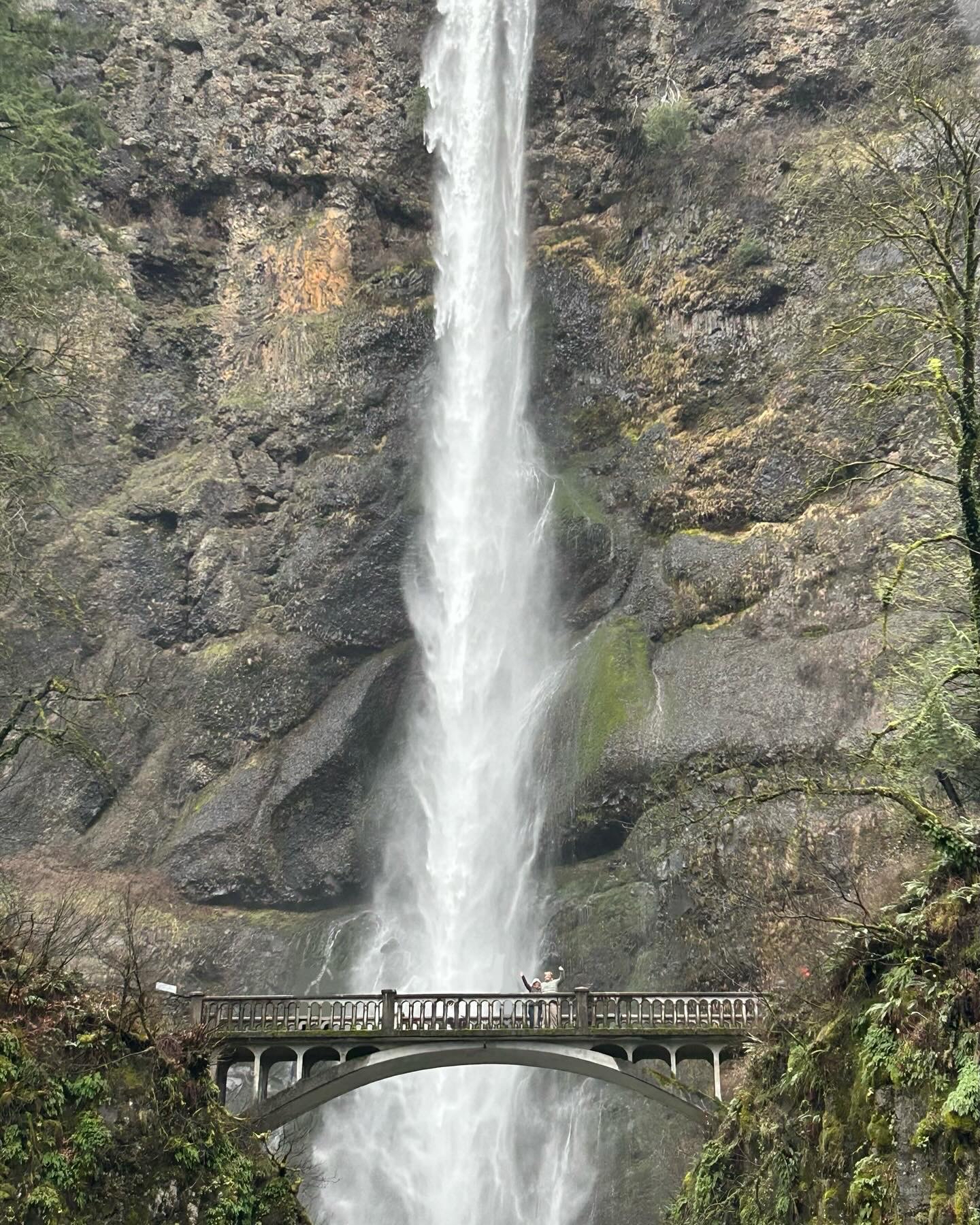 探索全美第二高瀑布：马特诺玛瀑布的壮丽奇观在俄勒冈州