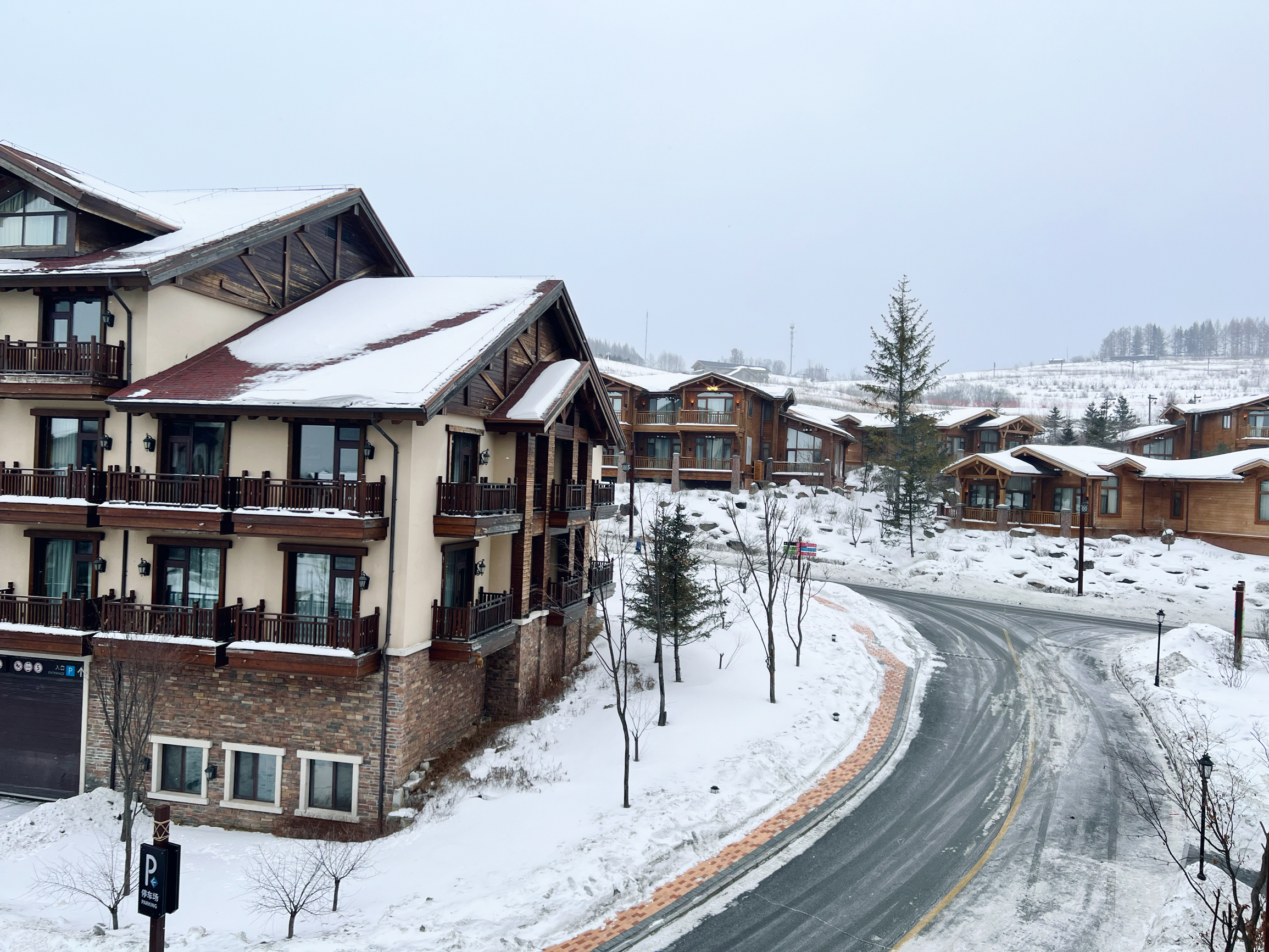 🎉长白山瑞士酒店，超值享受的冬日度假圣地❄️ 💕好嗨哟！我和小伙伴们来到了美丽的长白山，入住了一家超