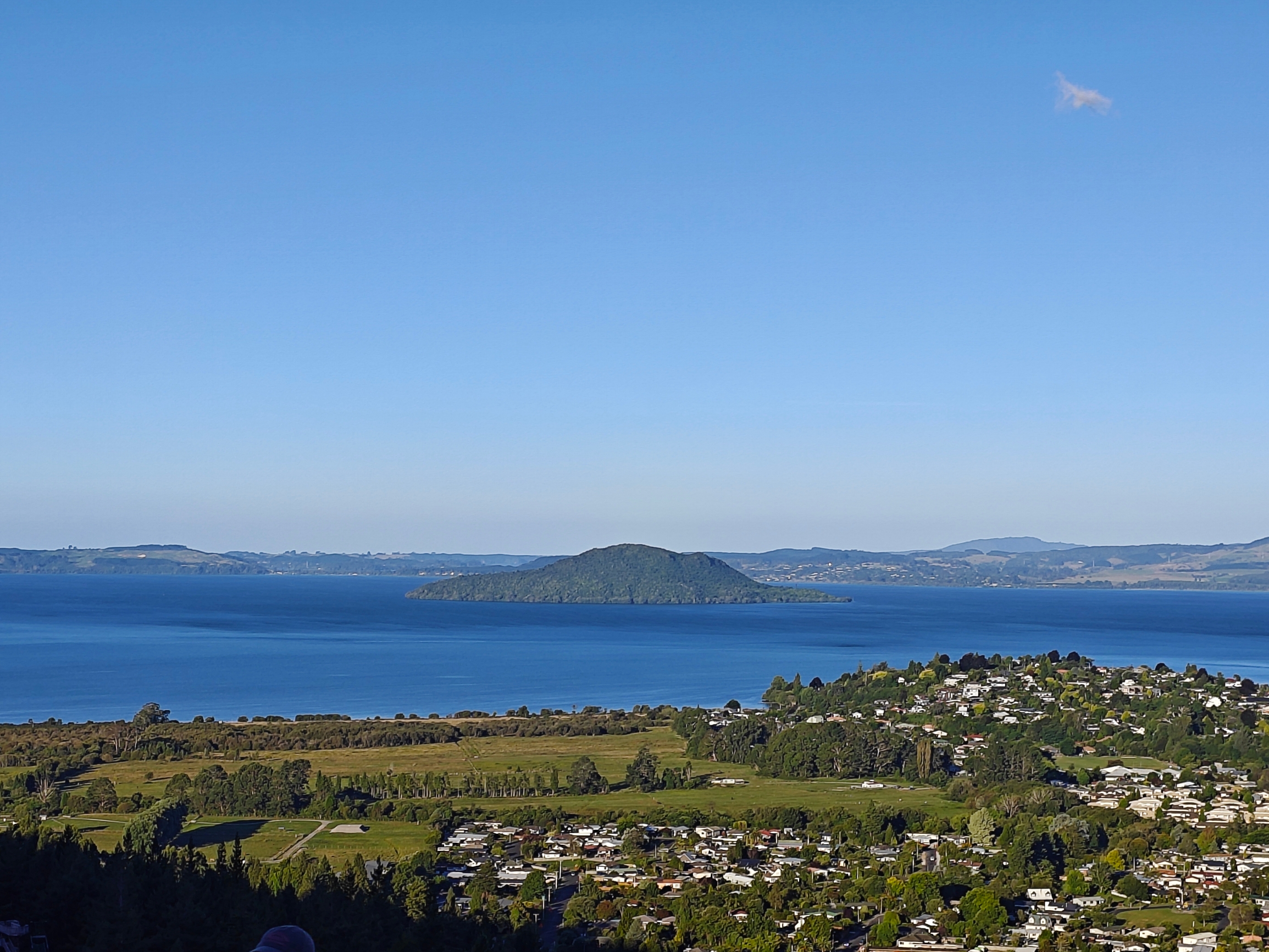 这里是罗托鲁瓦（Rotorua）的首选家庭旅游景点，这里一年四季皆宜，适合所有年龄的游客游览。乘坐最