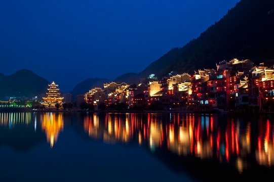 苗乡水岸·河景餐厅