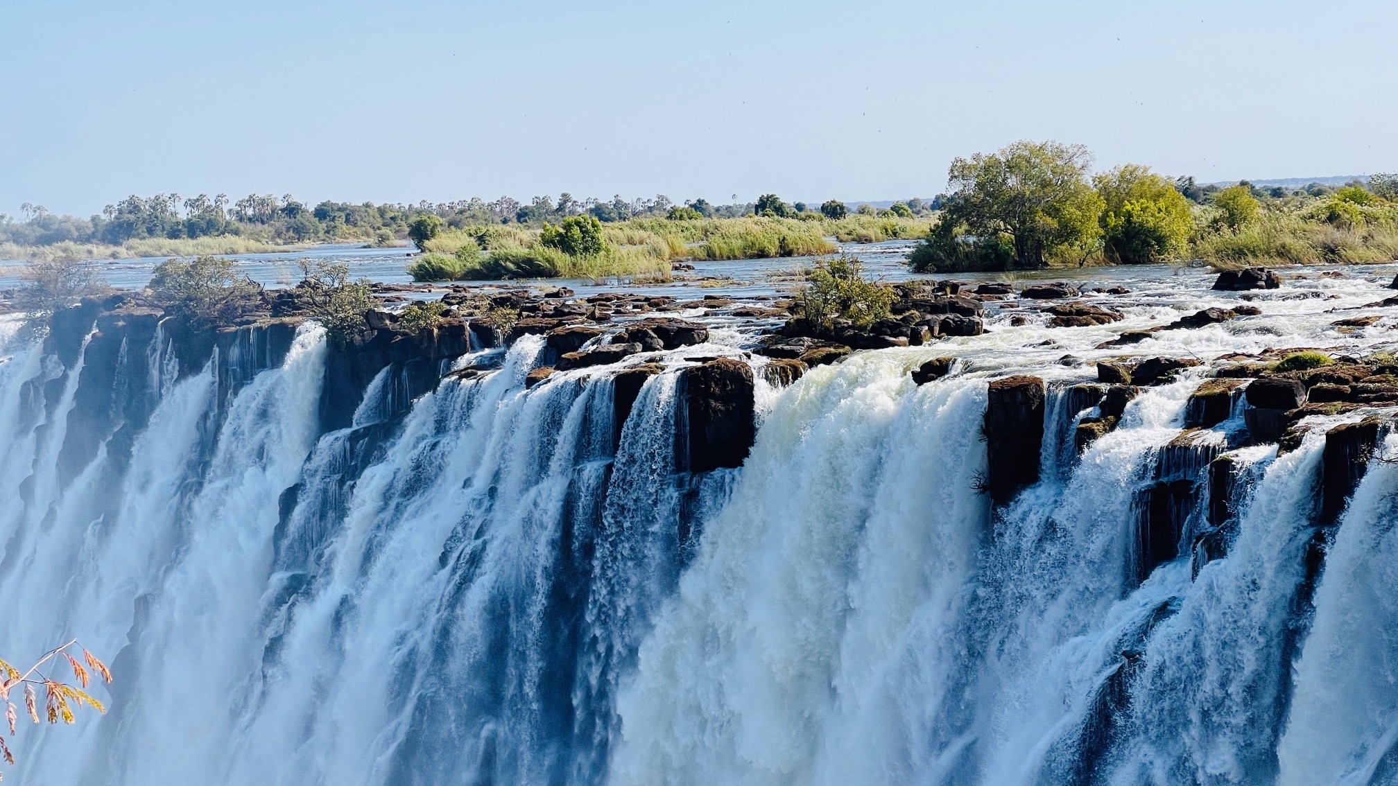 非洲赞比亚半日游，游览维多利亚瀑布，小贩沿街售卖金疙瘩