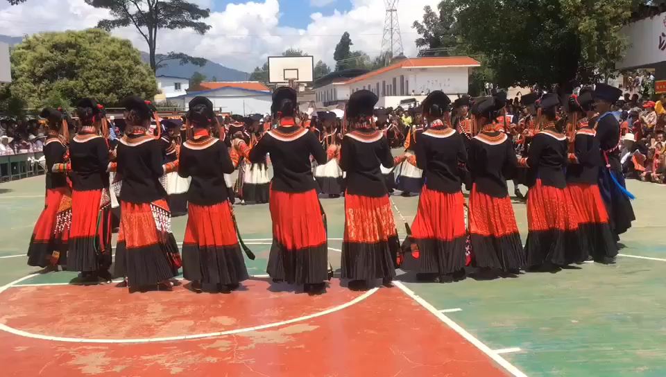 准备参加5月20日索玛花节参加表演的彝族达跳舞，打跳是纳西族、彝族一种重要的民族舞蹈，流传于四川省盐