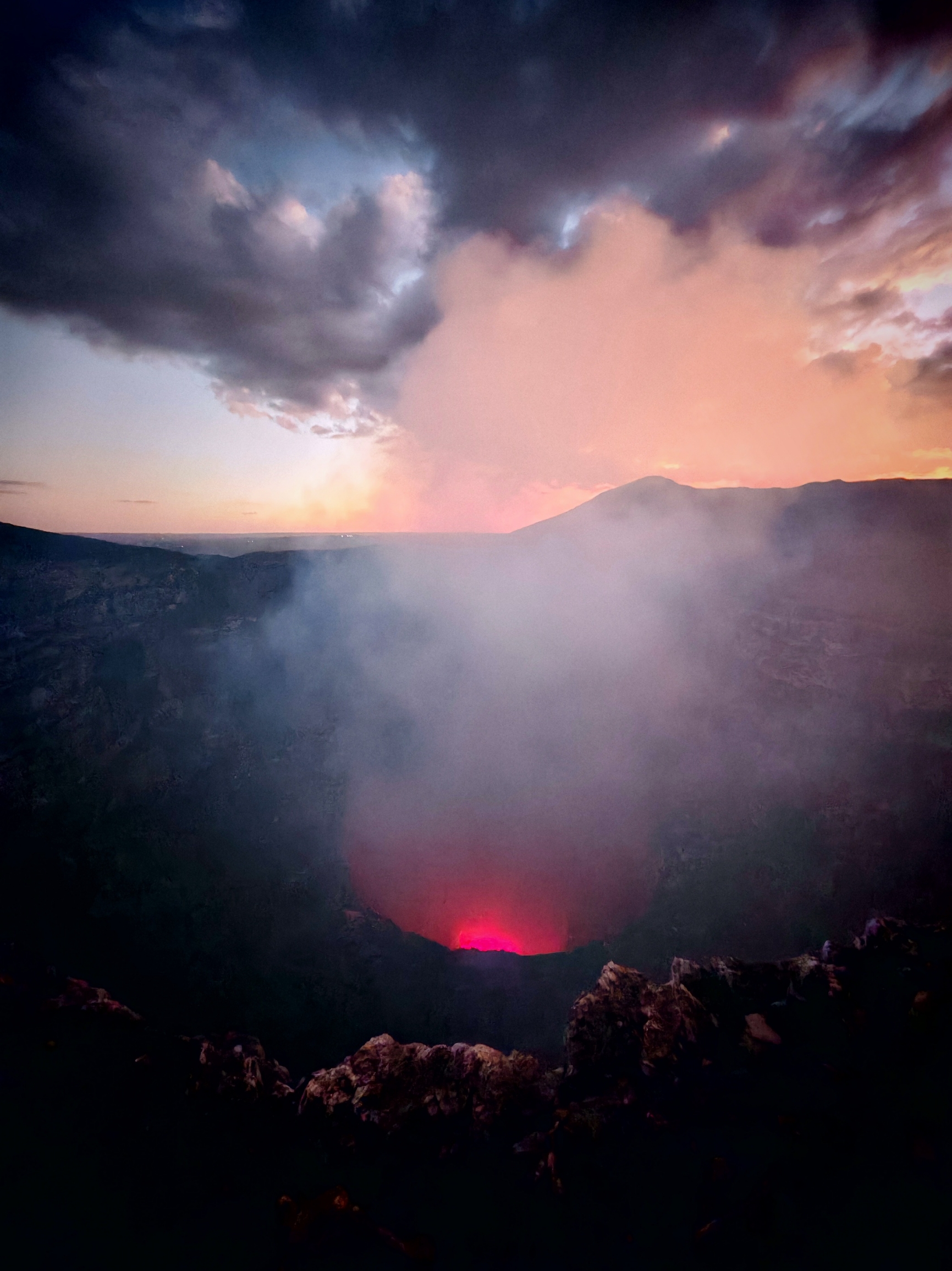 开车去看滚烫的火山，在马萨亚火山实现了