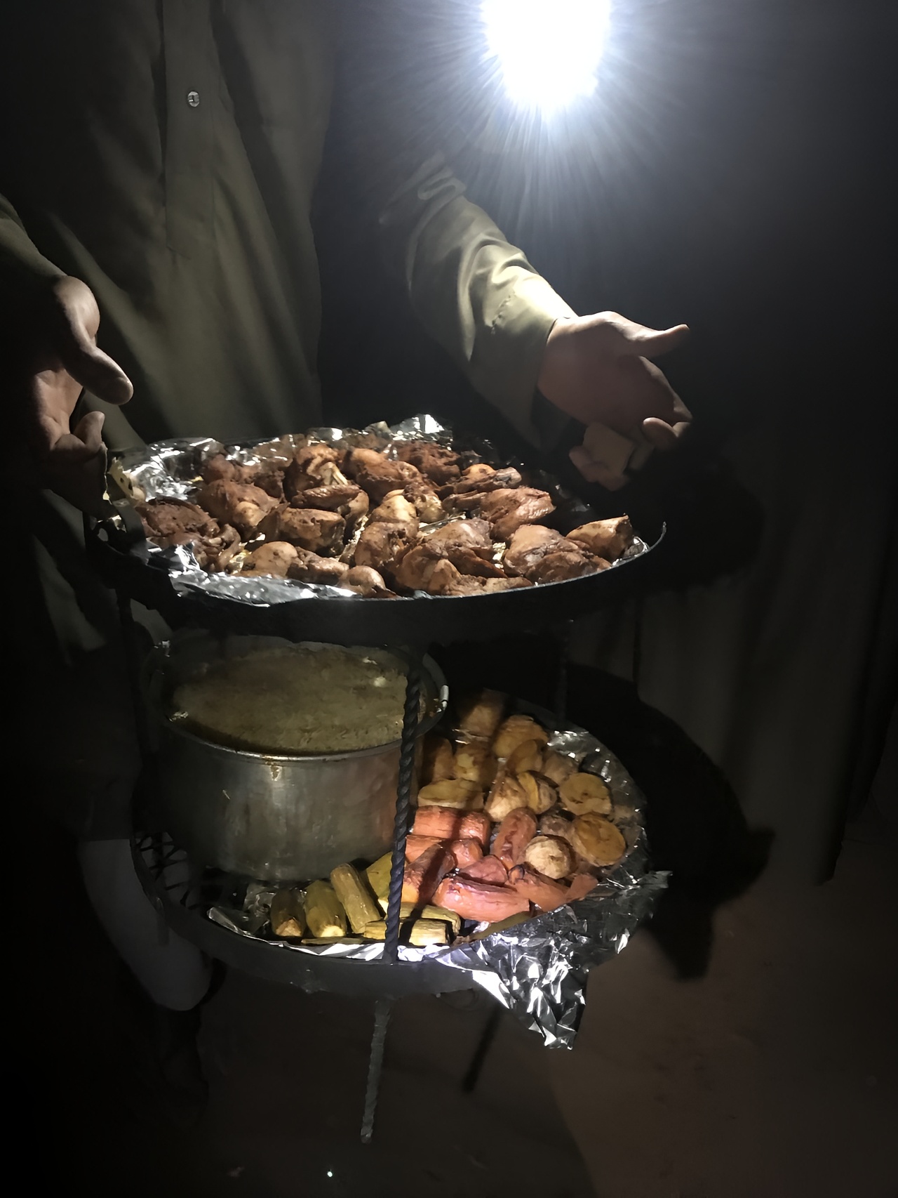 瓦迪拉姆·沙漠帐篷晚餐