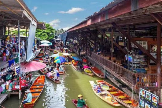 泰国旅游 安帕瓦水上市场