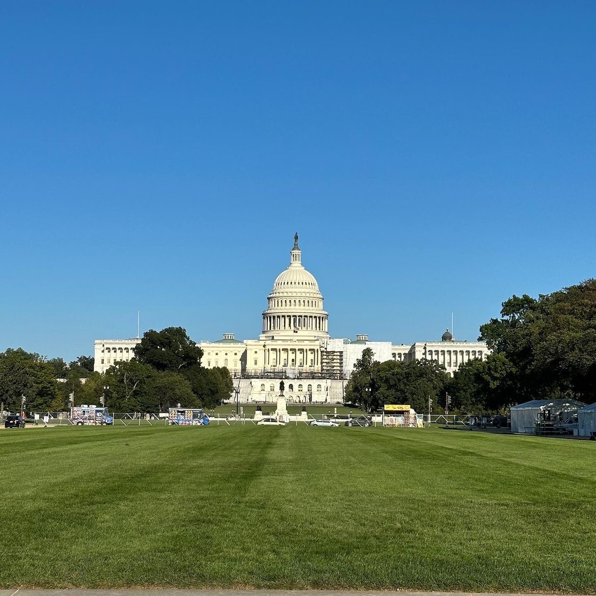 🏛️ 探索白宫：一窥美国行政权力的核心  🌟 权力与历史的象征 白宫作为美国总统的官方居所和办公地，
