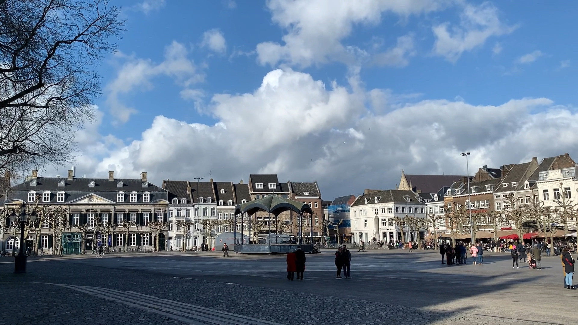荷兰Maastricht市中心vrijthof广场及教堂景色