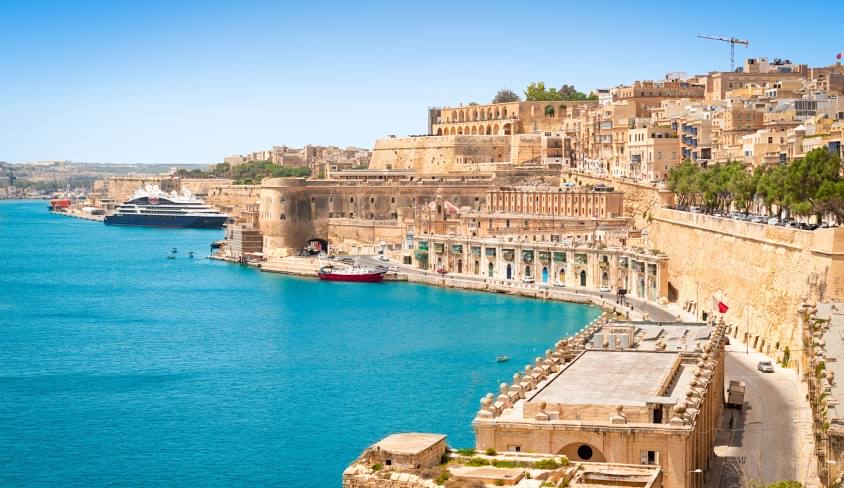 探寻马耳他的神秘之旅：古老历史、艺术之城，与微风共舞