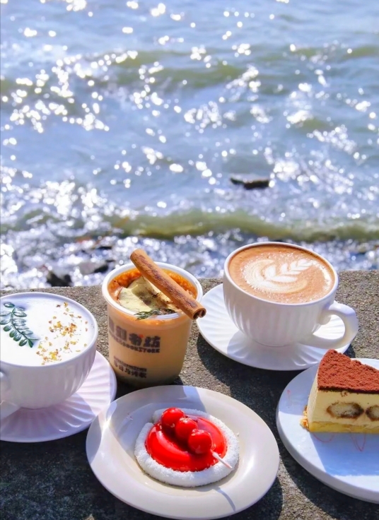 暮刻书坊·全湖景云咖餐厅