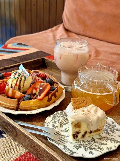 LONELY ROAD CAFE