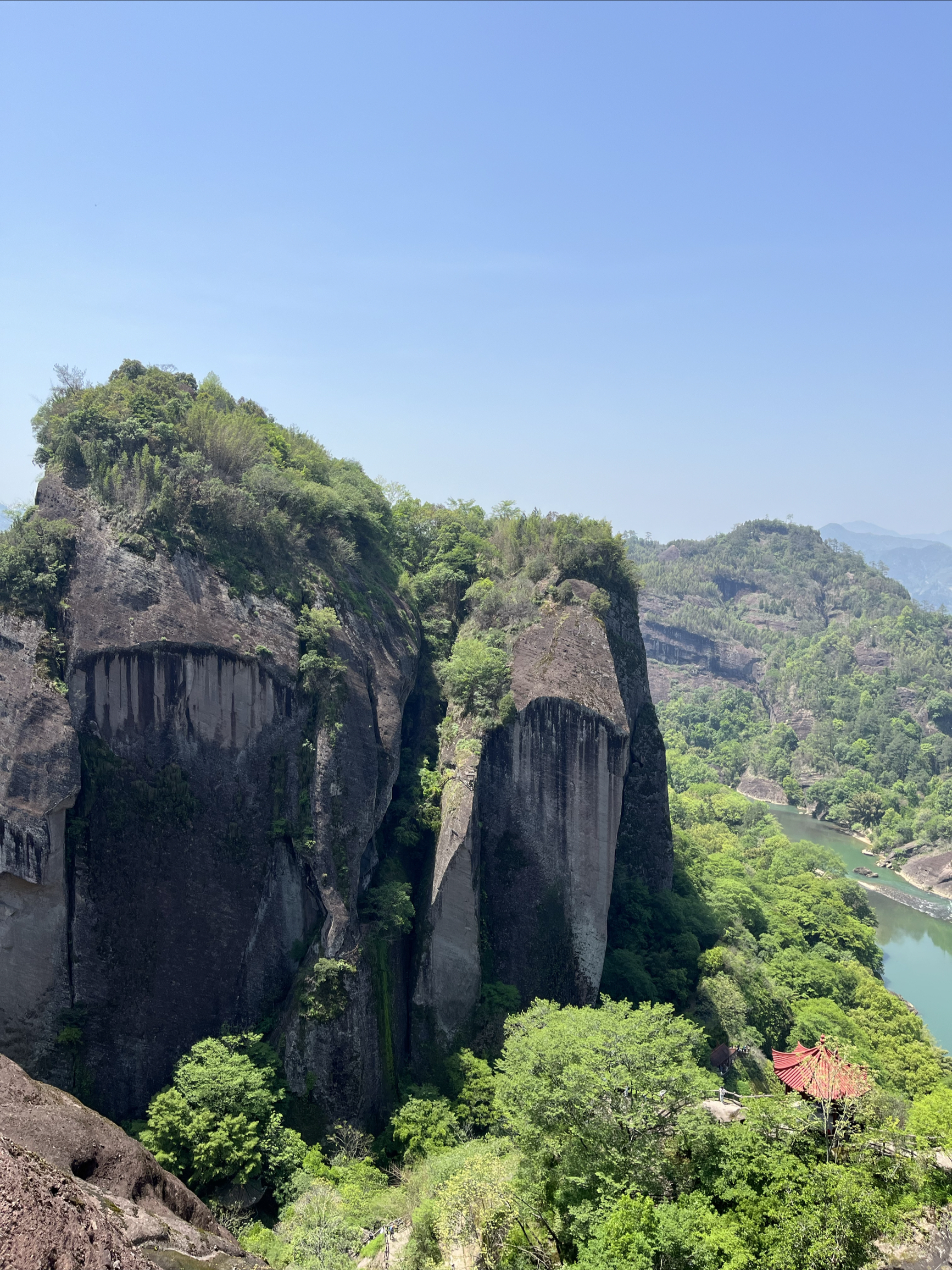 壁立千仞凡仙界 青紫万状武夷山