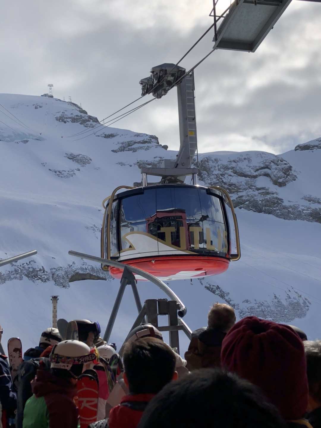 瑞士铁力士雪山，有最世界为一360度旋转缆车，值得期待