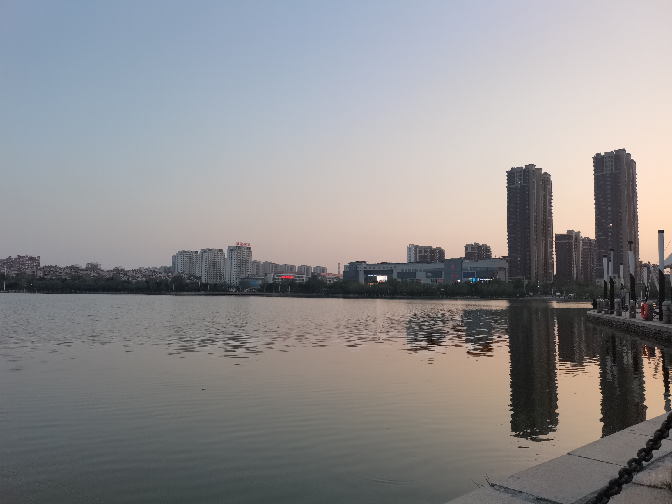 新湖夕阳