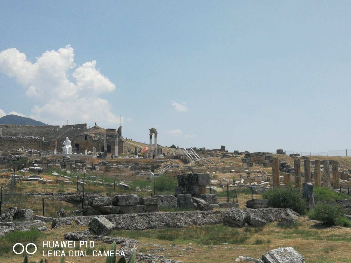 希拉波利斯的古城遗址：在棉花堡景区内，有些断垣残壁，据说是建于二世纪末，在公元2至3世纪发展至鼎盛时