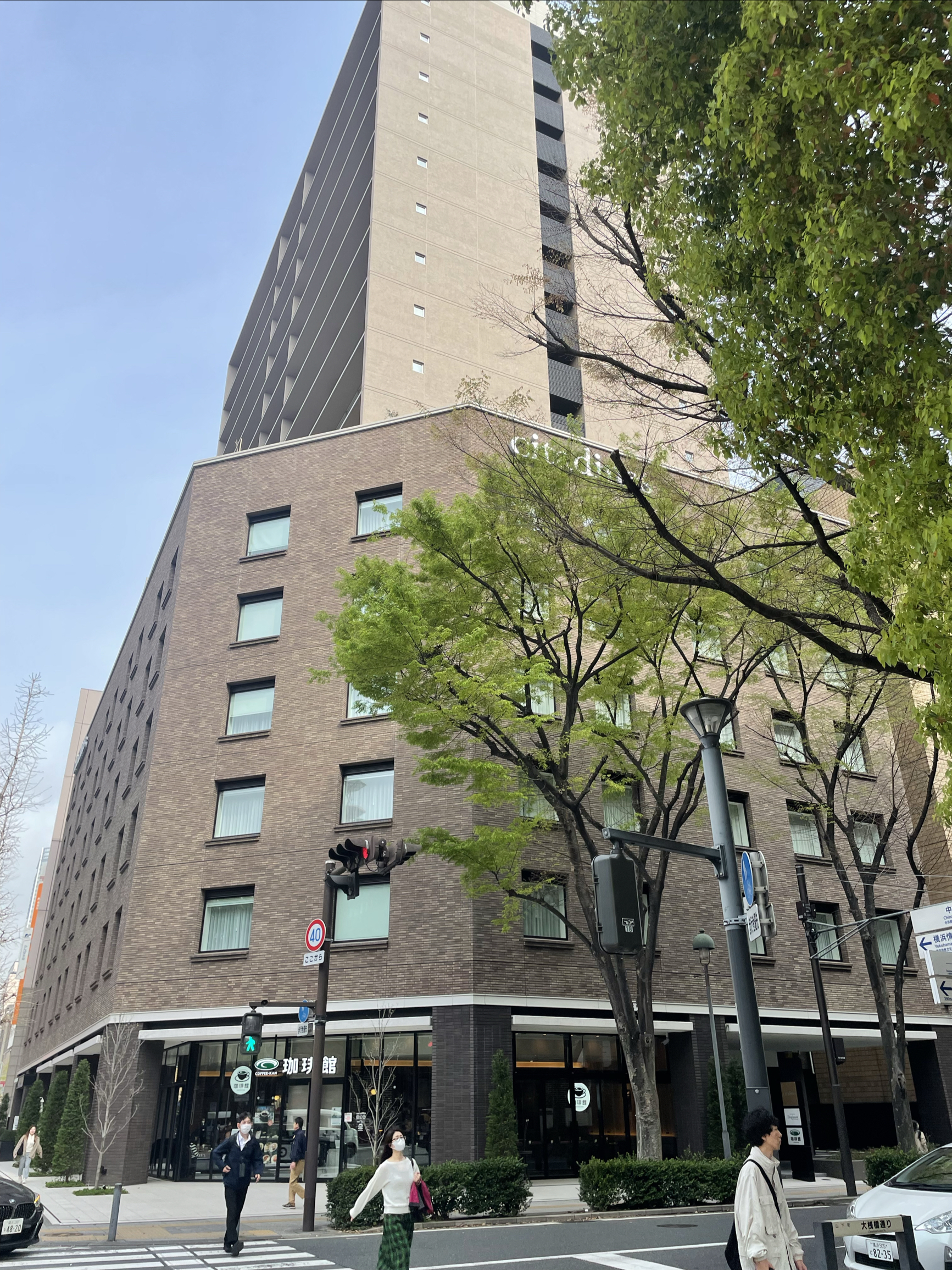 这家酒店很新，2024年6月前都在开业酬宾期，性价比超高。它置身横浜开港发展史的中心位置，周围古迹遗