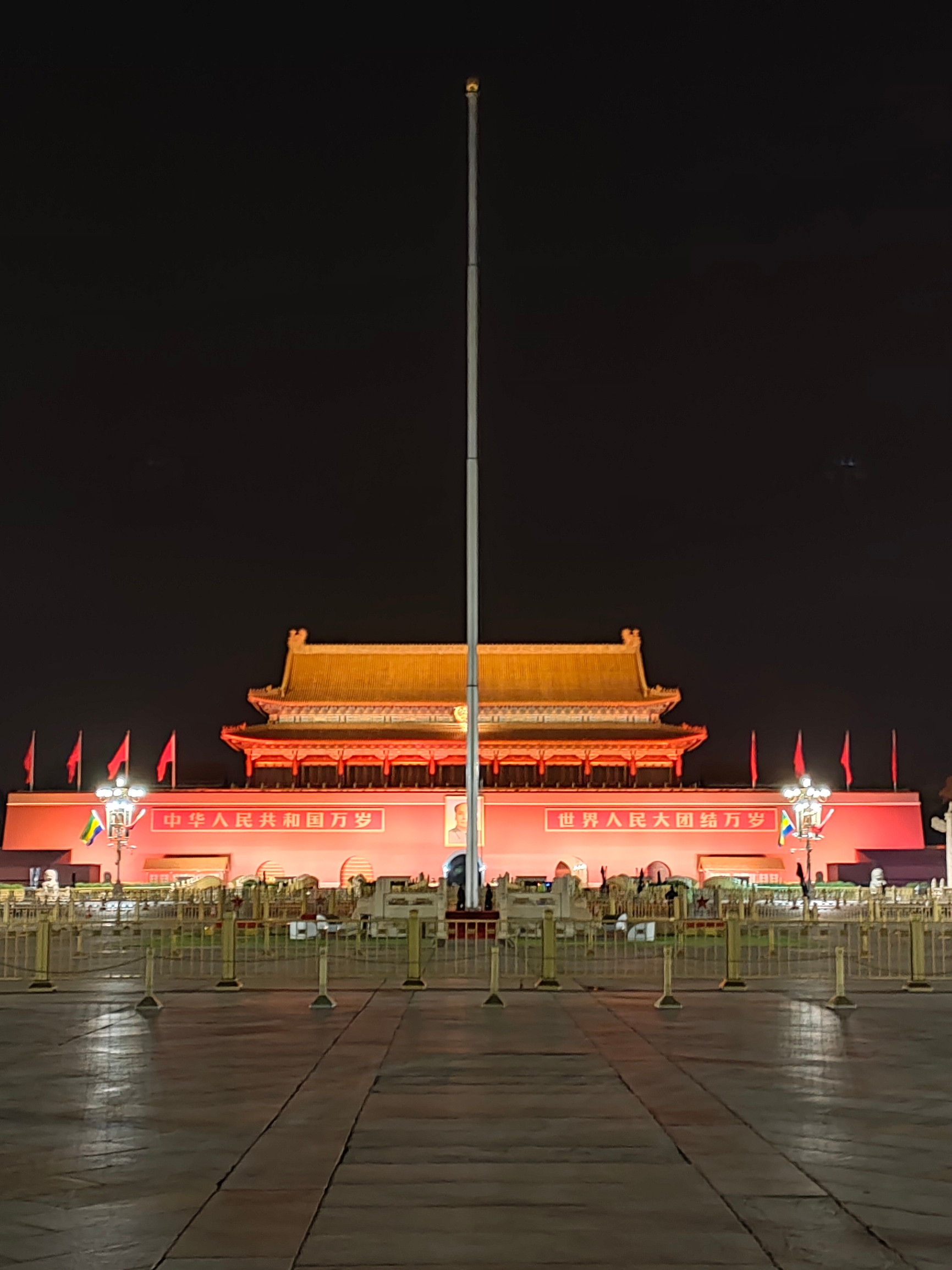 北京铁人三项 24小时不睡，10点排队看升旗，散场吃早饭，去故宫逛一圈，下午高铁直达八达岭长城