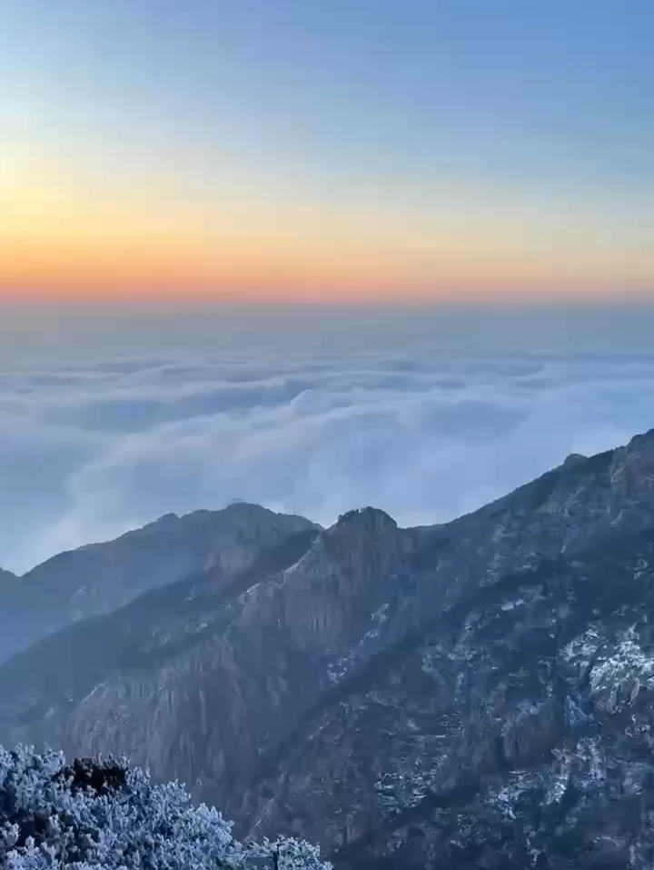 总要爬一次泰山，看一看凌晨的日落吧