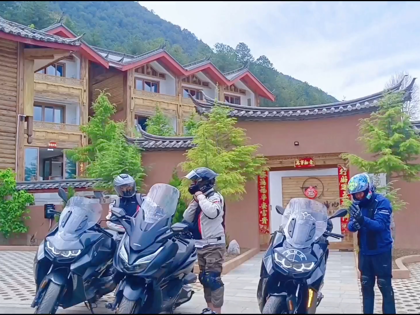 骑上模特来旅行，去野去发现路途的风景